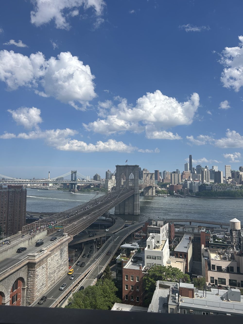 Puente de Brooklyn y horizonte de Nueva York